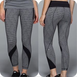 LULULEMON INSPIRE TIGHT II TEXTURE WAVE -- Size 8
